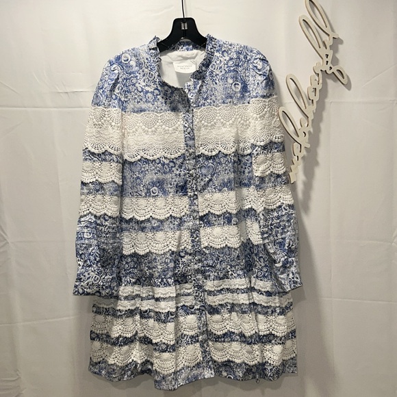 HYACINTH HOUSE

Lace Trim Blue Etched Floral Emmie Mini Dress - Picture 9 of 13